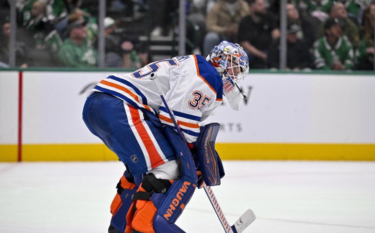 Mar 12, 2026; Dallas, Texas, USA; Edmonton Oilers goaltender Tristan Jarry (35) looks on during the game between the Stars and the Oilers at the American Airlines Center. Mandatory Credit: Jerome Miron-Imagn Images