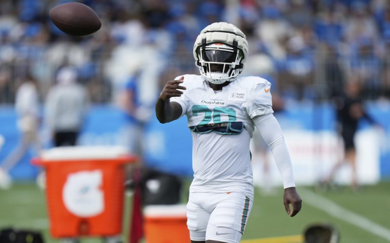 Miami Dolphins running back De'Von Achane warms up during a joint NFL football training camp with the Detroit Lions Wednesday, Aug. 13, 2025, in Allen Park, Mich. (AP Photo/Ryan Sun)
